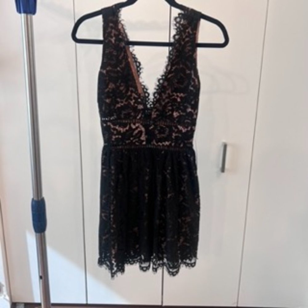 NWT Tobi Leila Lace Scalloped Skater Dress XS